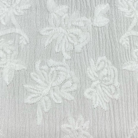 Torrid White Crinkle Gauze Embroidered Blouse Top 1X - Picture 7 of 13